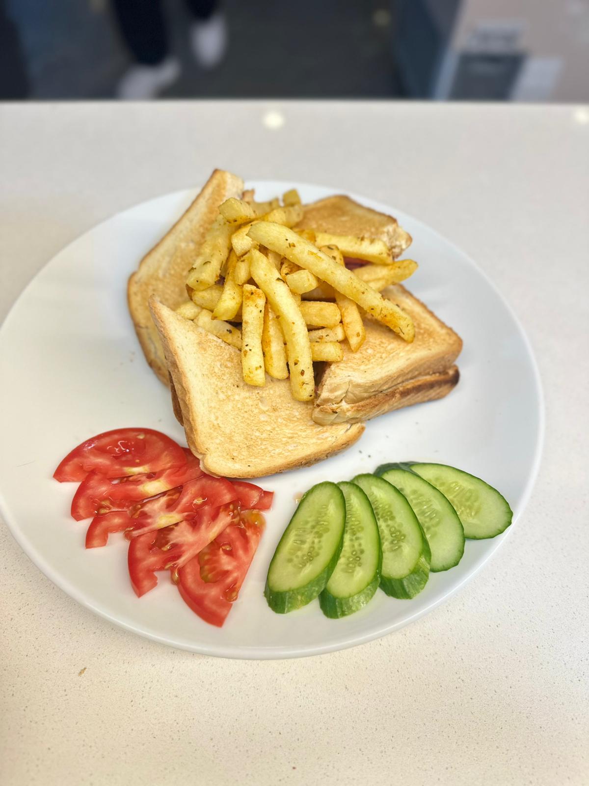 Pia Spesiyal Tost(Sucuk,Salam,Sosis,Kaşar Peyniri İle)