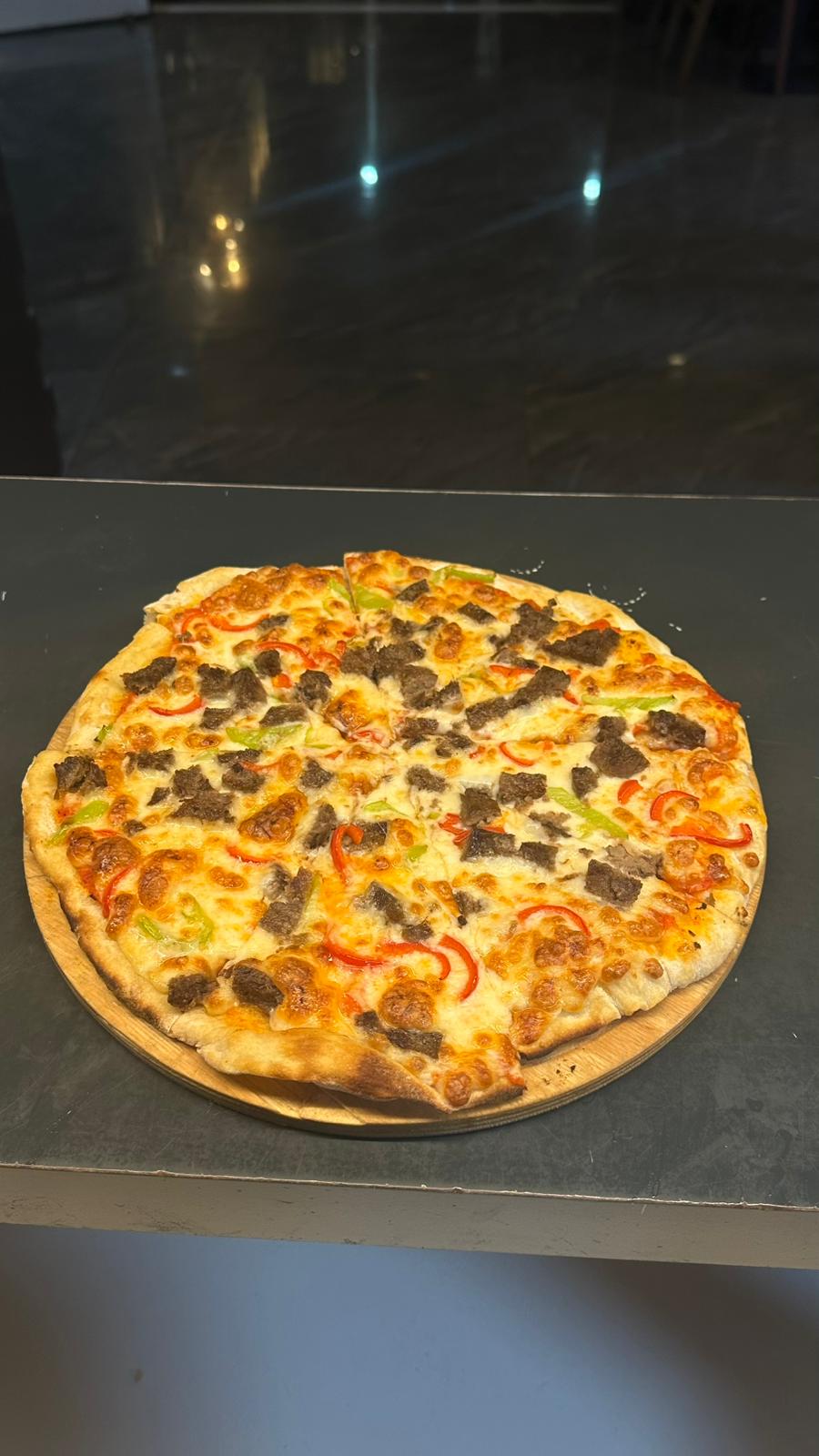 Kavurmalı Pizza