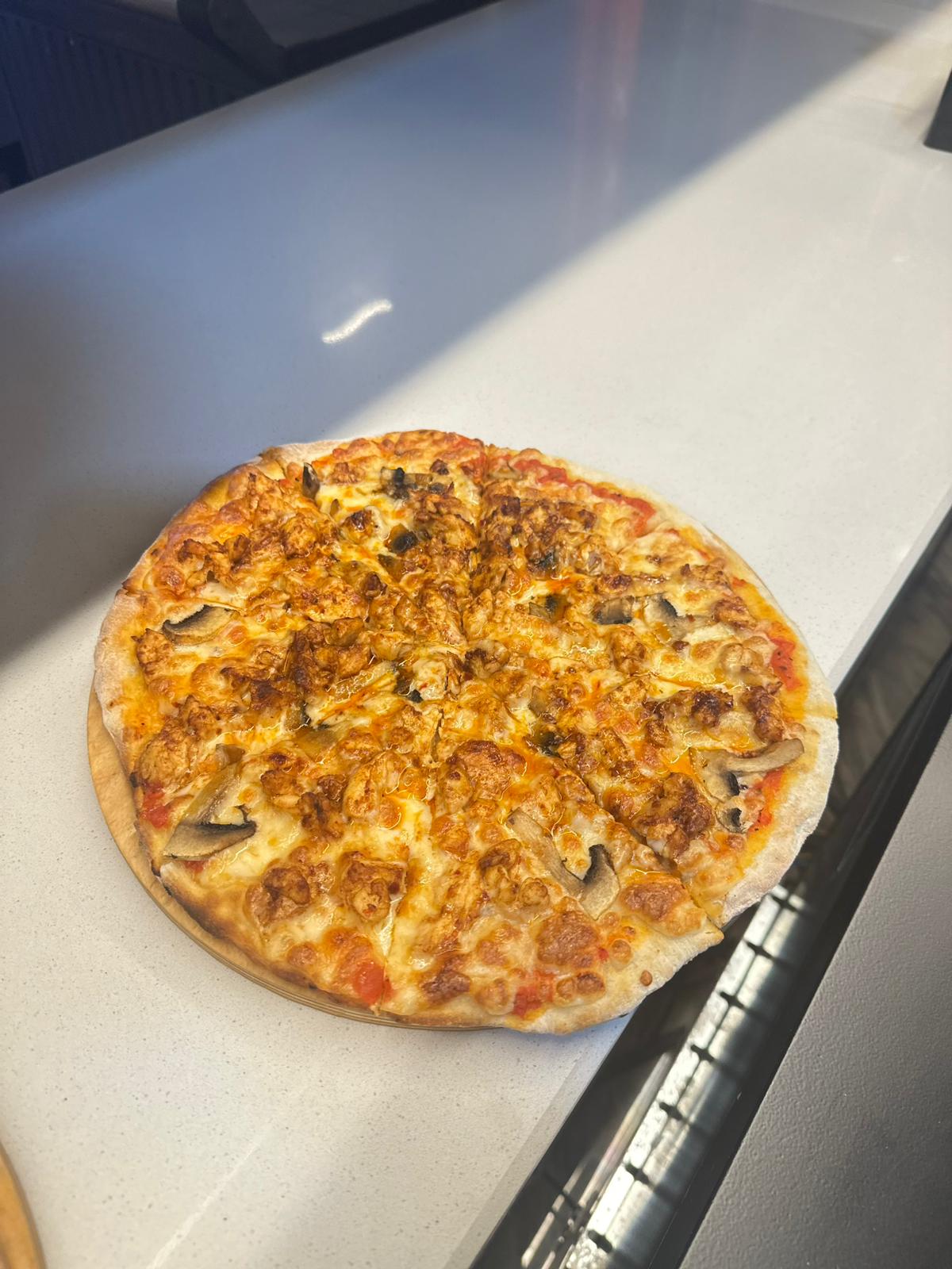 Tavuklu Pizza