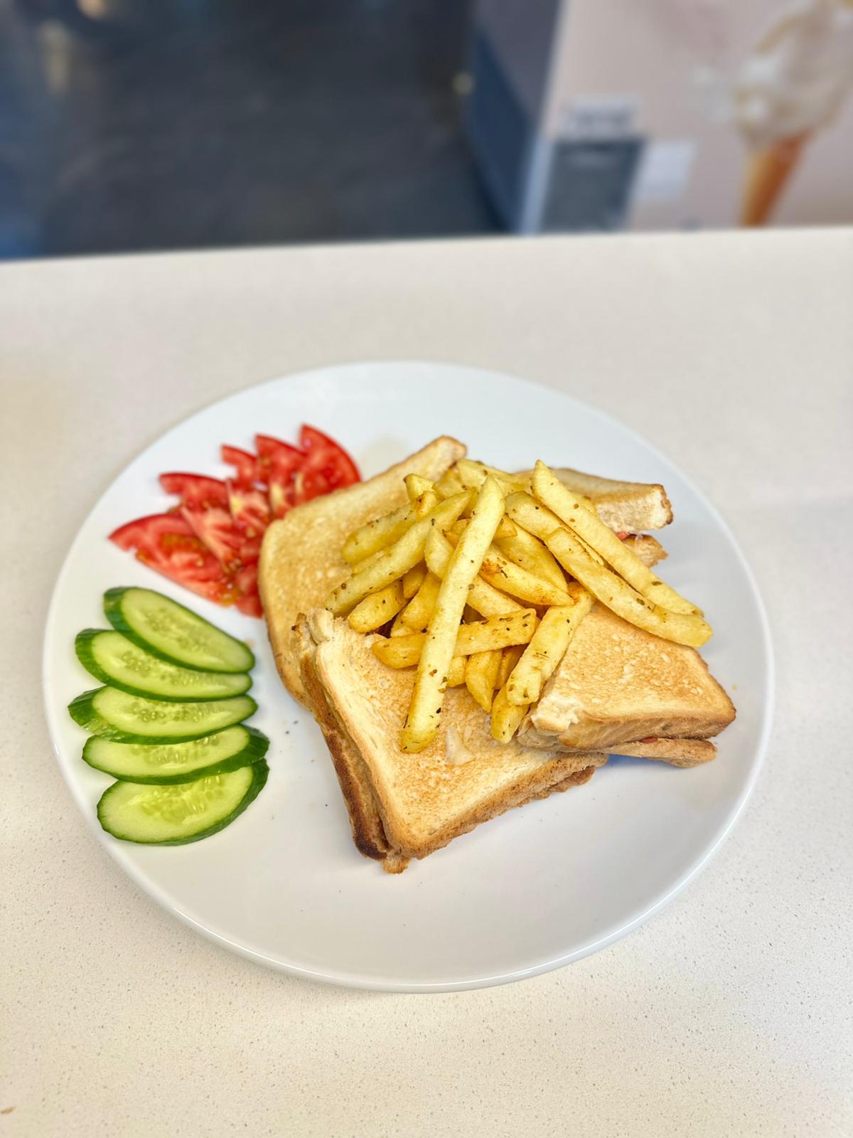 Kavurmalı Tost (Kavurma,Kaşar Peyniri İle)